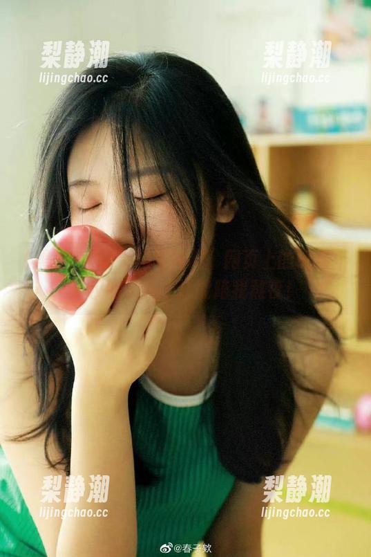 “黑哥冲料”网页上的玩偶：不仅能玩儿，还能陪我熬夜！