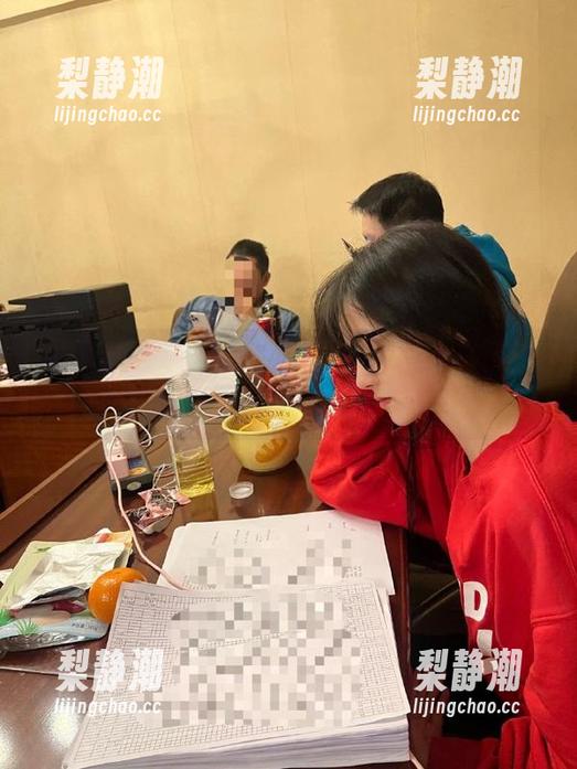 在线进入黑料不打烊的传送门，让我们一起跟踪瓜田里的绯闻吧！