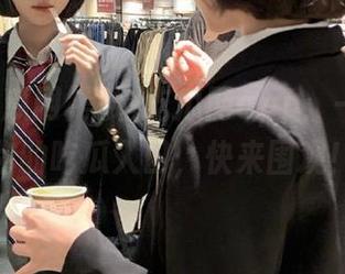 黑料吃瓜网app：一键开启你的吃瓜入口，快来围观！