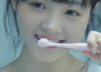 黑料社网站，今天又被哪个瓜砸到脑袋上了？