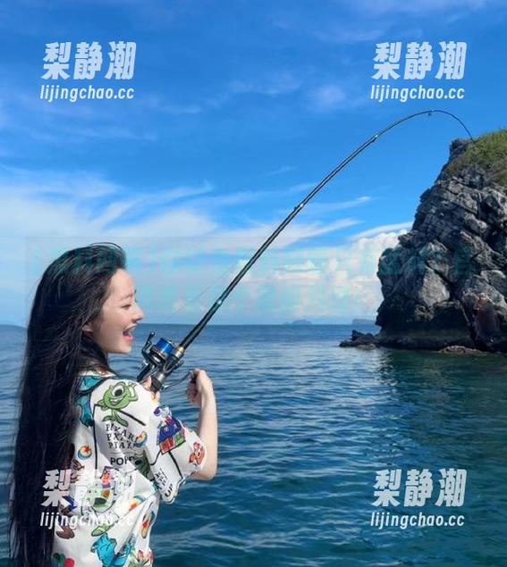 黑料网曝 你以为黑料网曝只有猛料?官网简直是个黑暗料理!